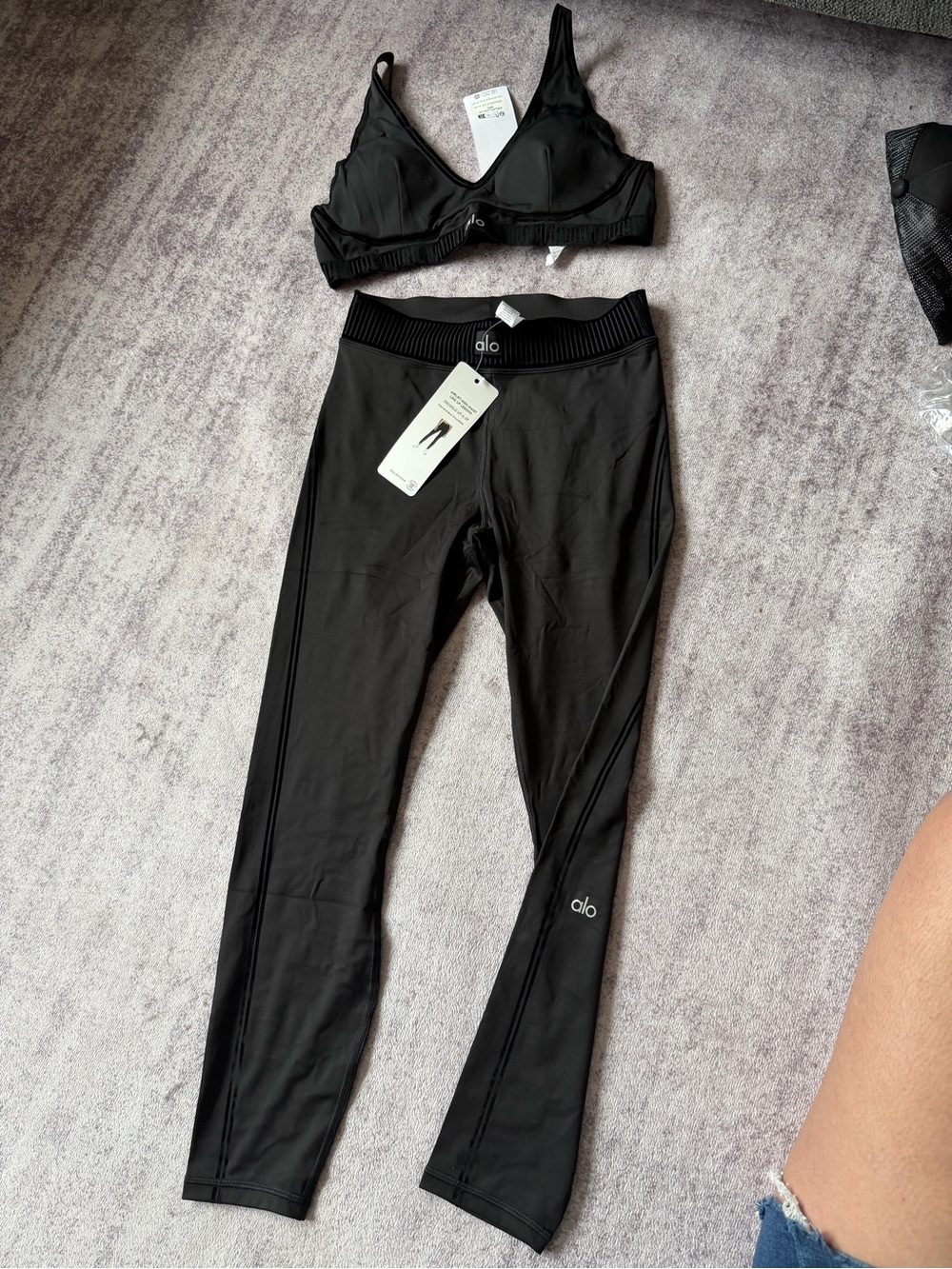 ALO Yoga Black High-Rise Airlift Leggings